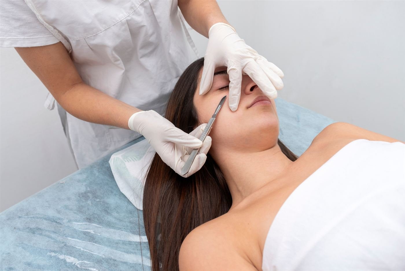 Facial Relax & Glow Dermaplaning